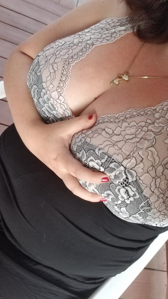 25P Mommy's morning coffee on the deck housewife milf tease