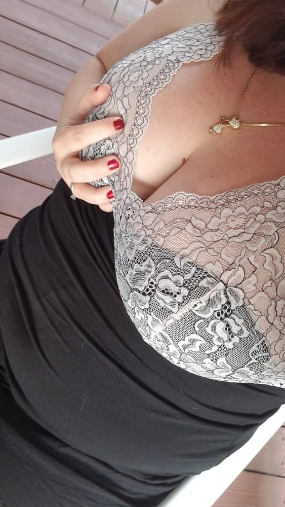25P Mommy's morning coffee on the deck housewife milf tease