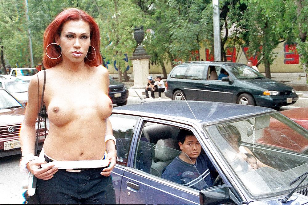 25P Naked protest by  400 Pueblos over land eviction 