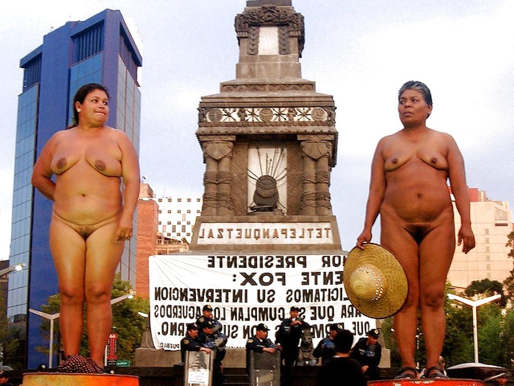 25P Naked protest by  400 Pueblos over land eviction 
