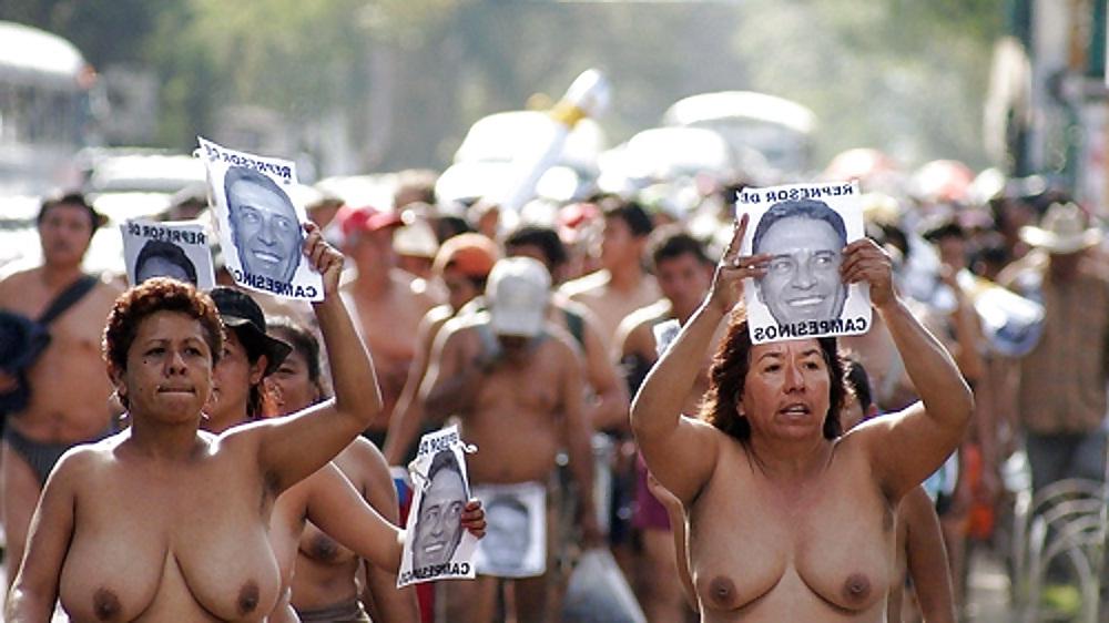 25P Naked protest by  400 Pueblos over land eviction 