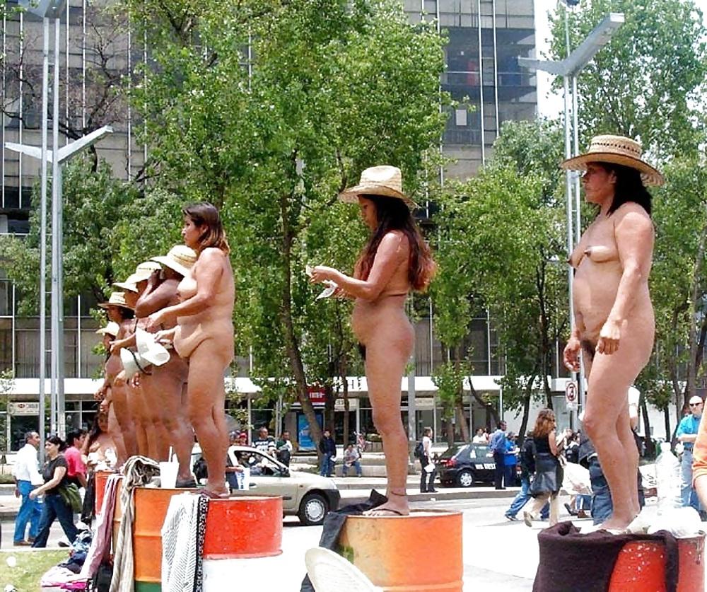 25P Naked protest by  400 Pueblos over land eviction 
