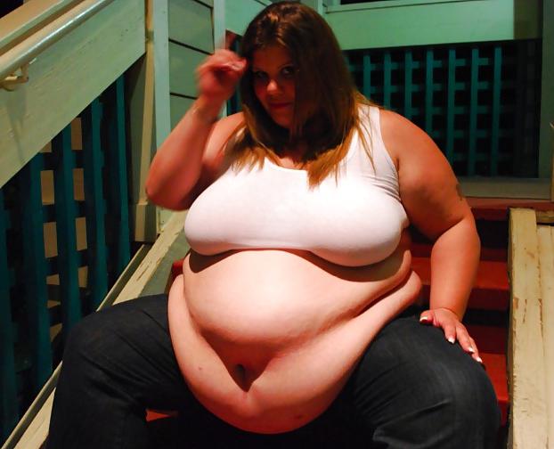 25P BEAUTIFUL BIG BELLY BLONDE