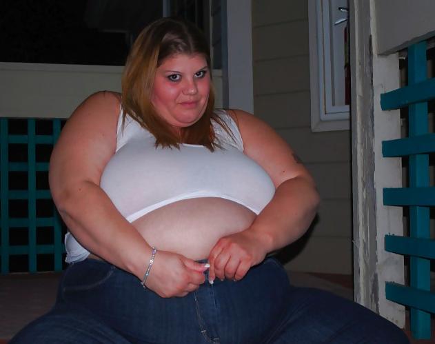 25P BEAUTIFUL BIG BELLY BLONDE