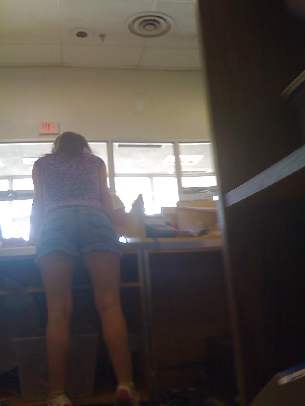 14P Hot girl cashier