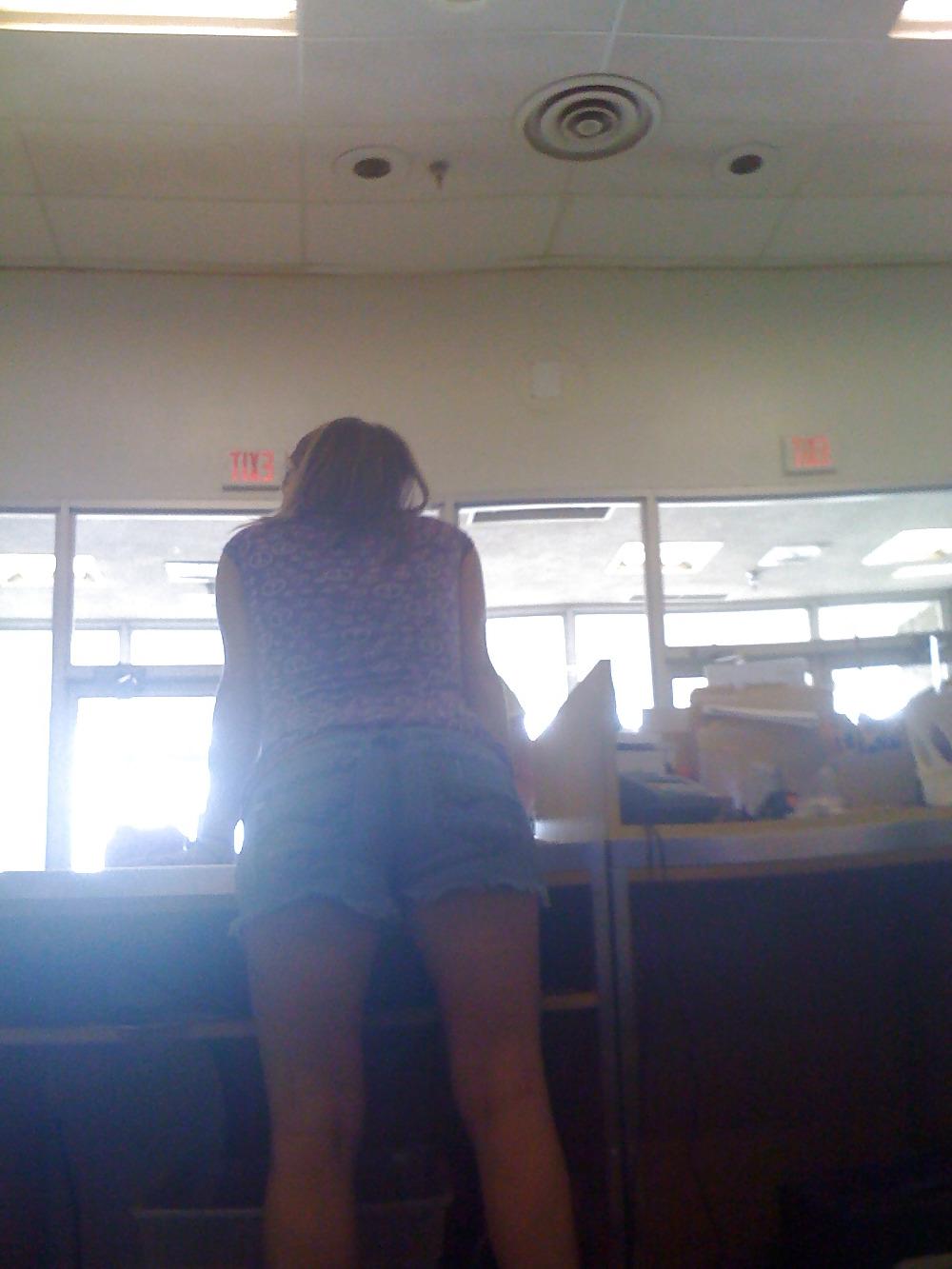 14P Hot girl cashier