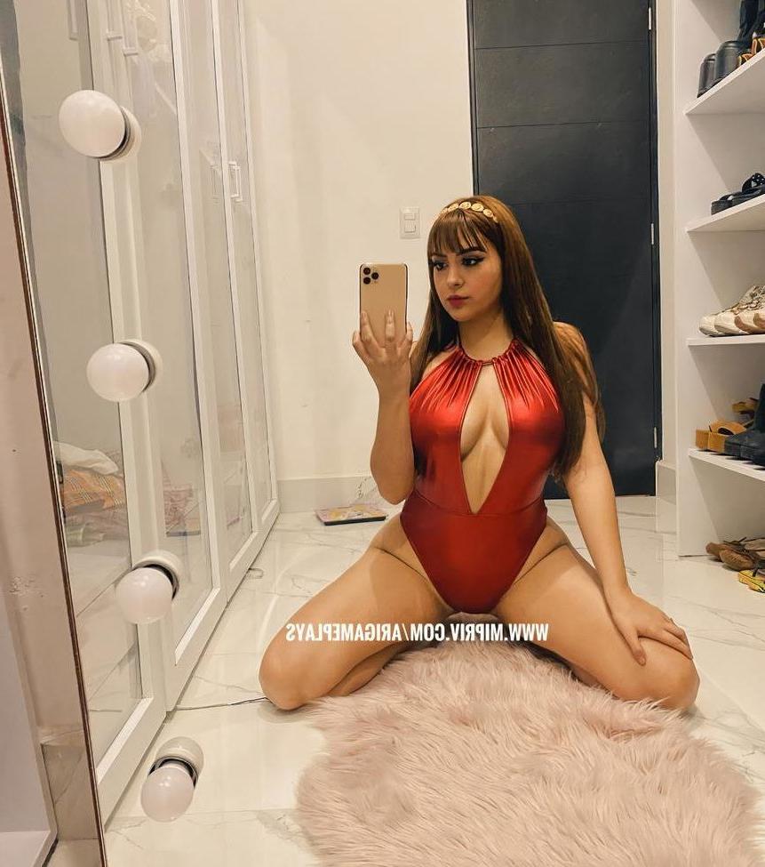 25P Ari Game Plays nude