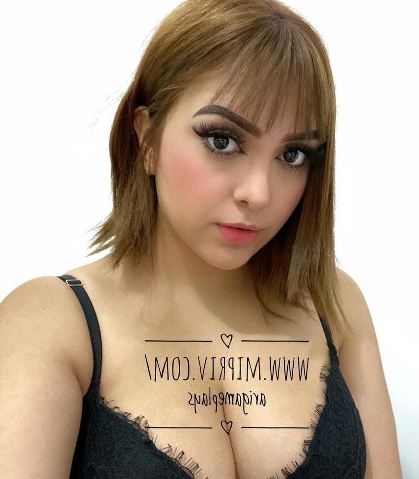 25P Ari Game Plays nude