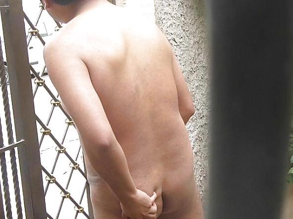 11P EXPOSE MASTURBATING AT THE DOOR PUBLIC 