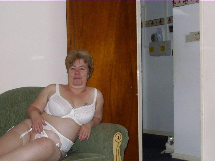 23P Mature Big Titted Yorkshire Housewife