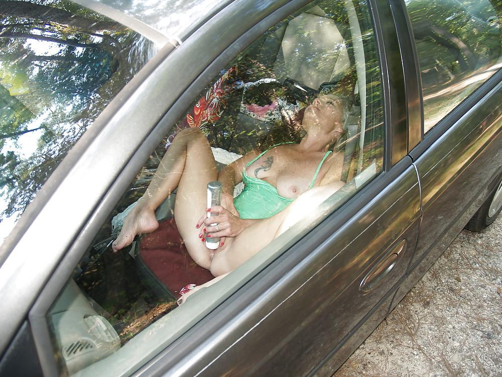 10P Naughty in the car