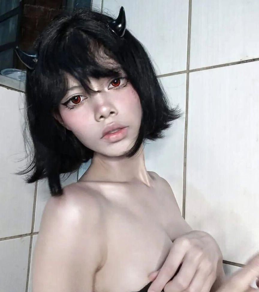 25P Vamp.car nude