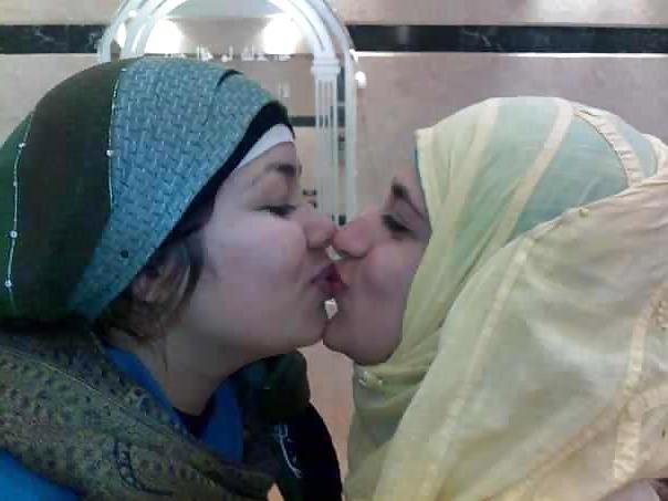25P Hijab very sexy cam pic