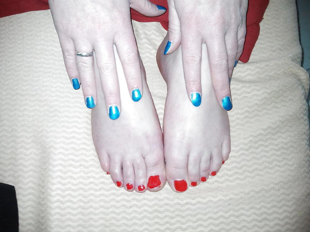 5P Bleu nails and feet fetish red 