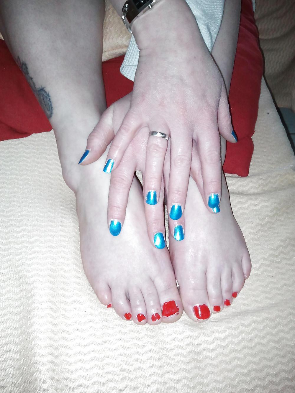 5P Bleu nails and feet fetish red 