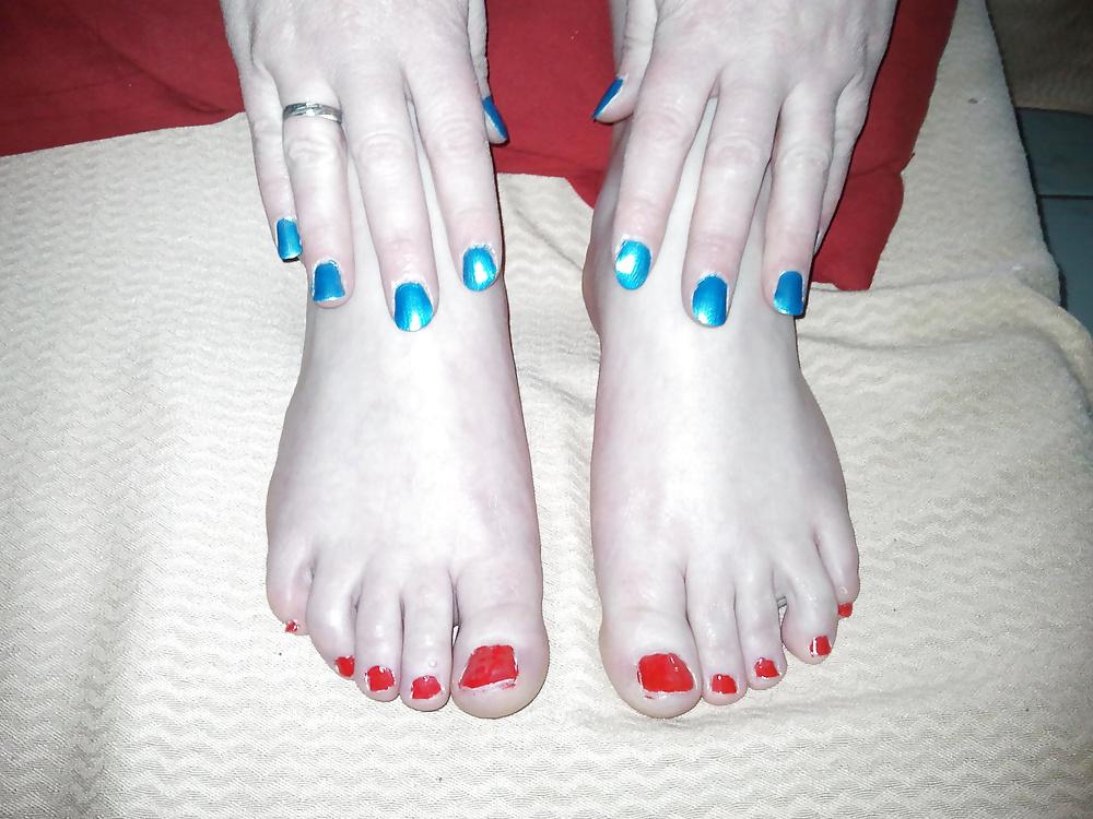5P Bleu nails and feet fetish red 