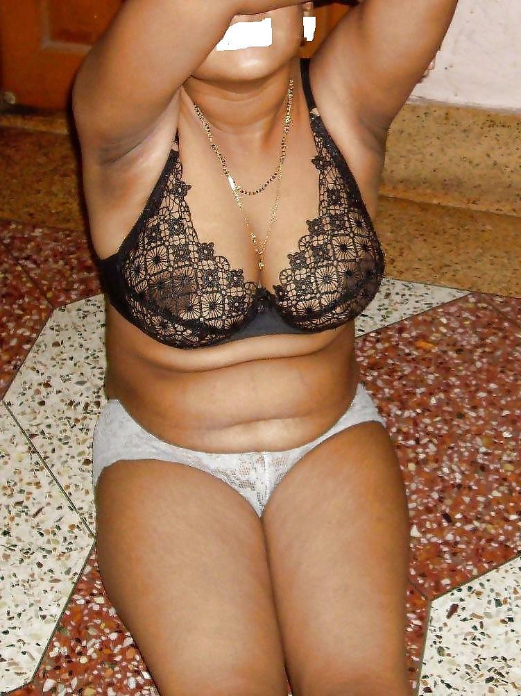 10P Ujjain housewife pr........