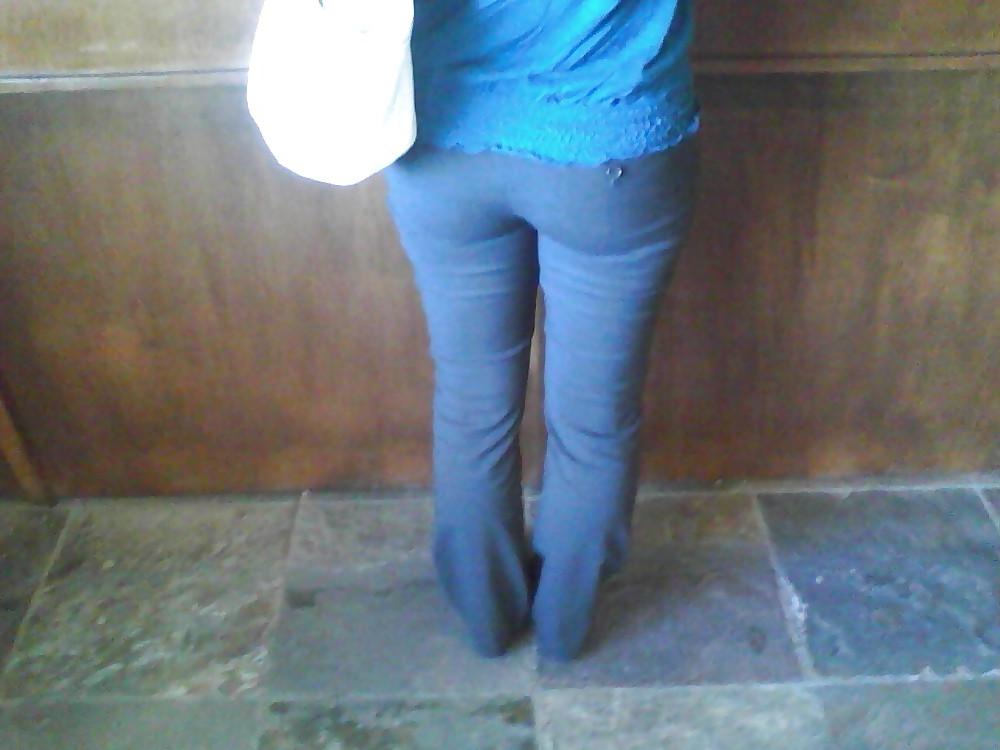 4P Candid - Standing in line - dark kahkis