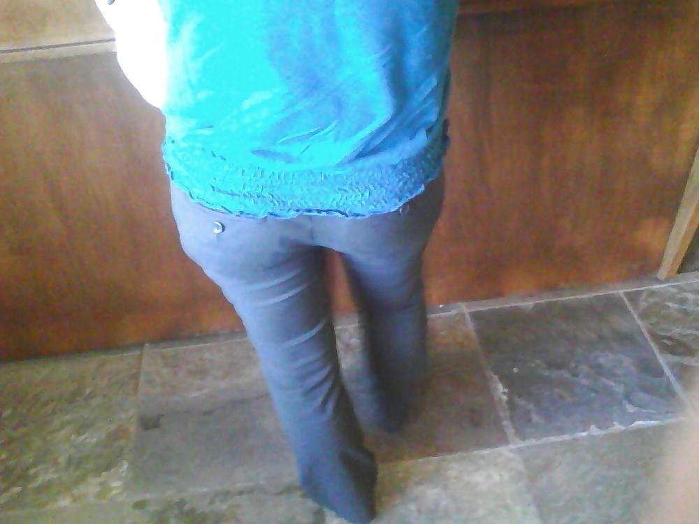 4P Candid - Standing in line - dark kahkis