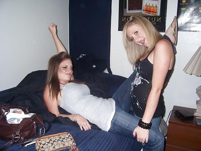 11P Cesi and her wild friends parting a hotel