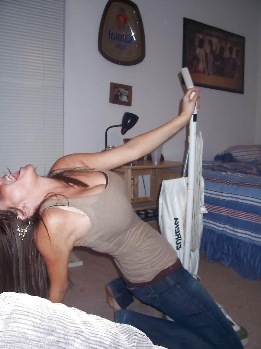 11P Cesi and her wild friends parting a hotel