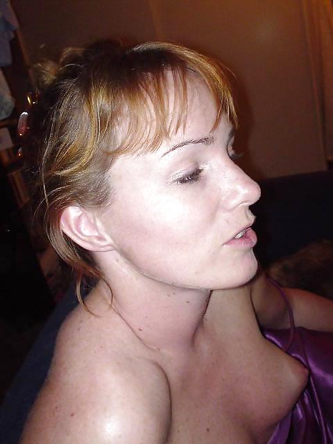 25P HORNY HOUSEWIFE