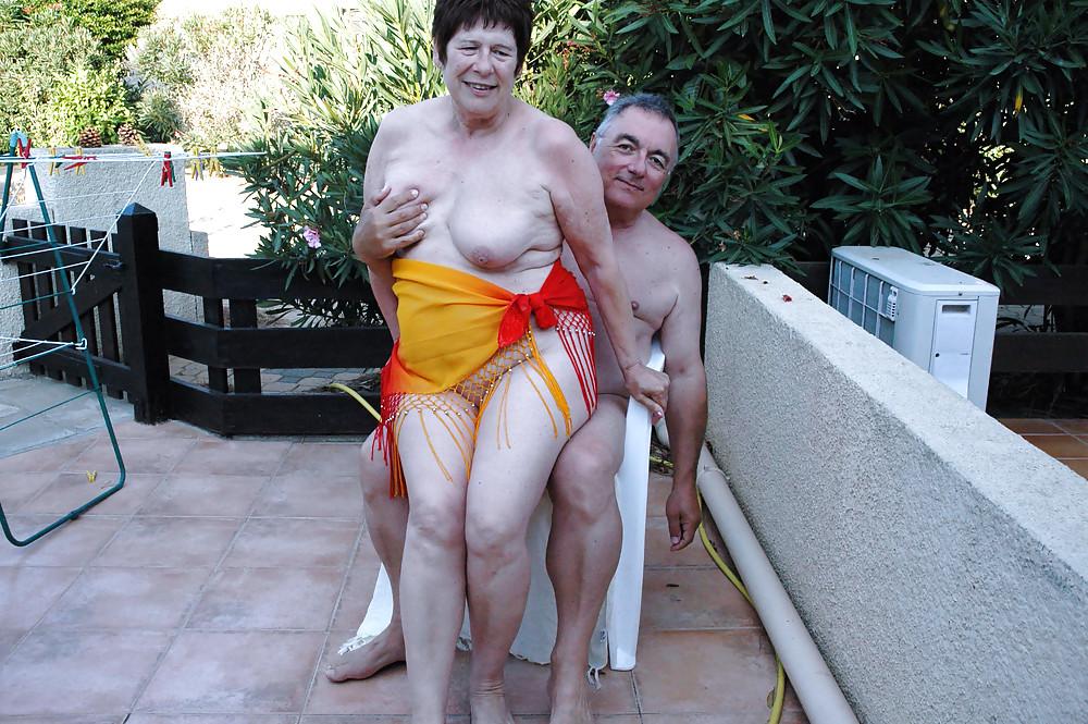 12P Couple mature