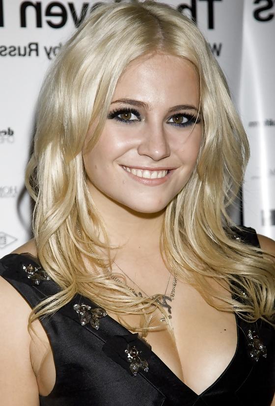 25P More sexy celebs to wank over!