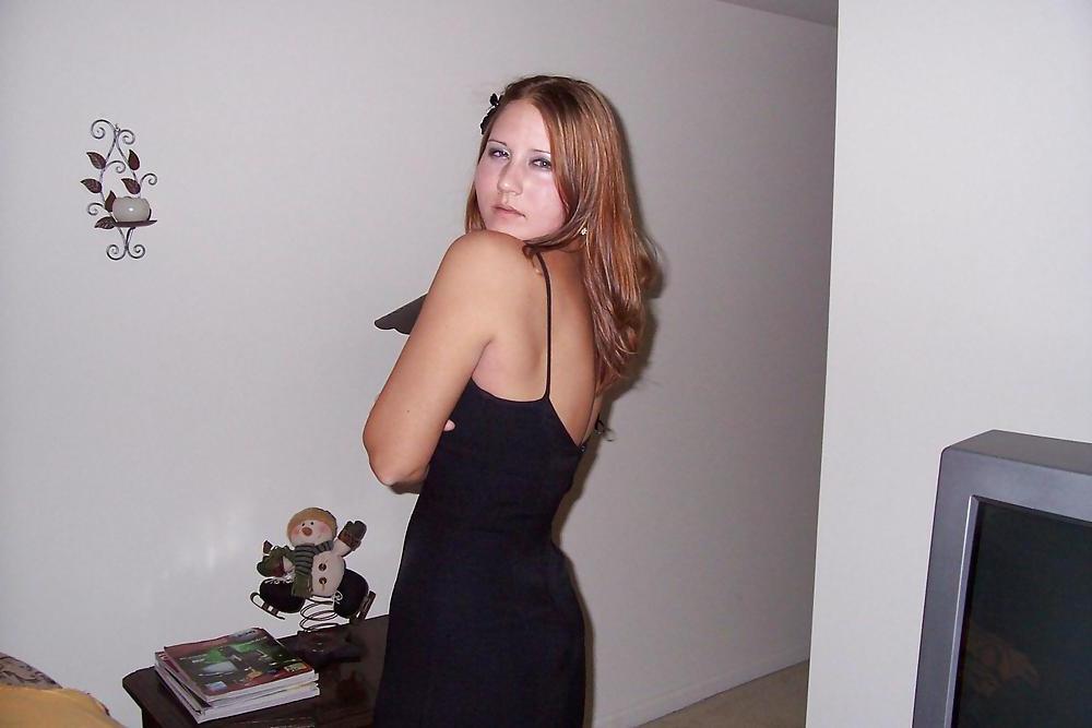 11P She is a hot looking Chick with a perfect Body