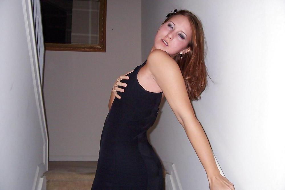 11P She is a hot looking Chick with a perfect Body