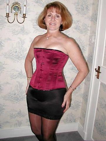 13P The Housewife 330