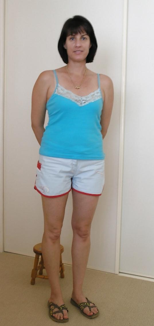 11P Milf Jane strips down the shorts to expose pussy