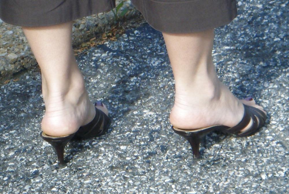 24P Pretty Women's Feet in Strappy Heels - No Trannies