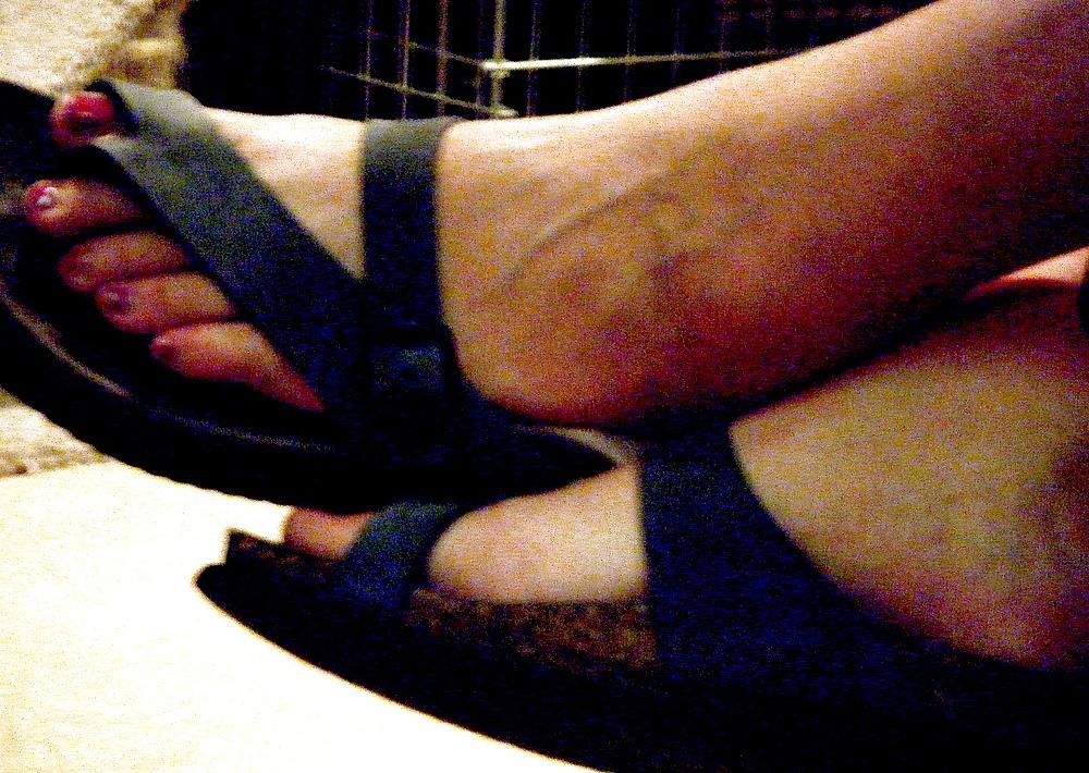24P Pretty Women's Feet in Strappy Heels - No Trannies