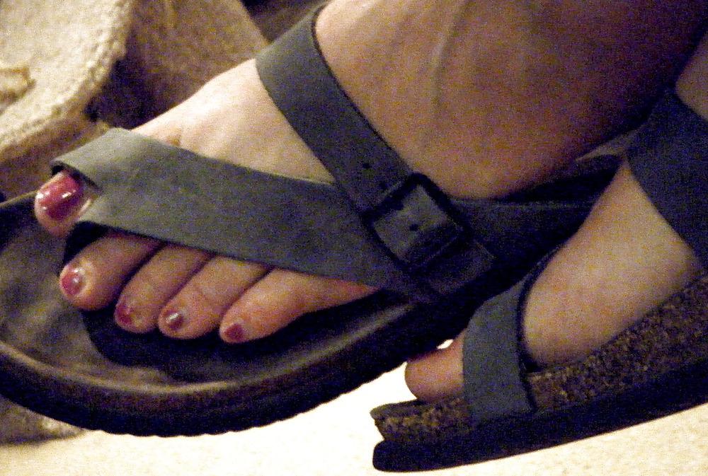 24P Pretty Women's Feet in Strappy Heels - No Trannies