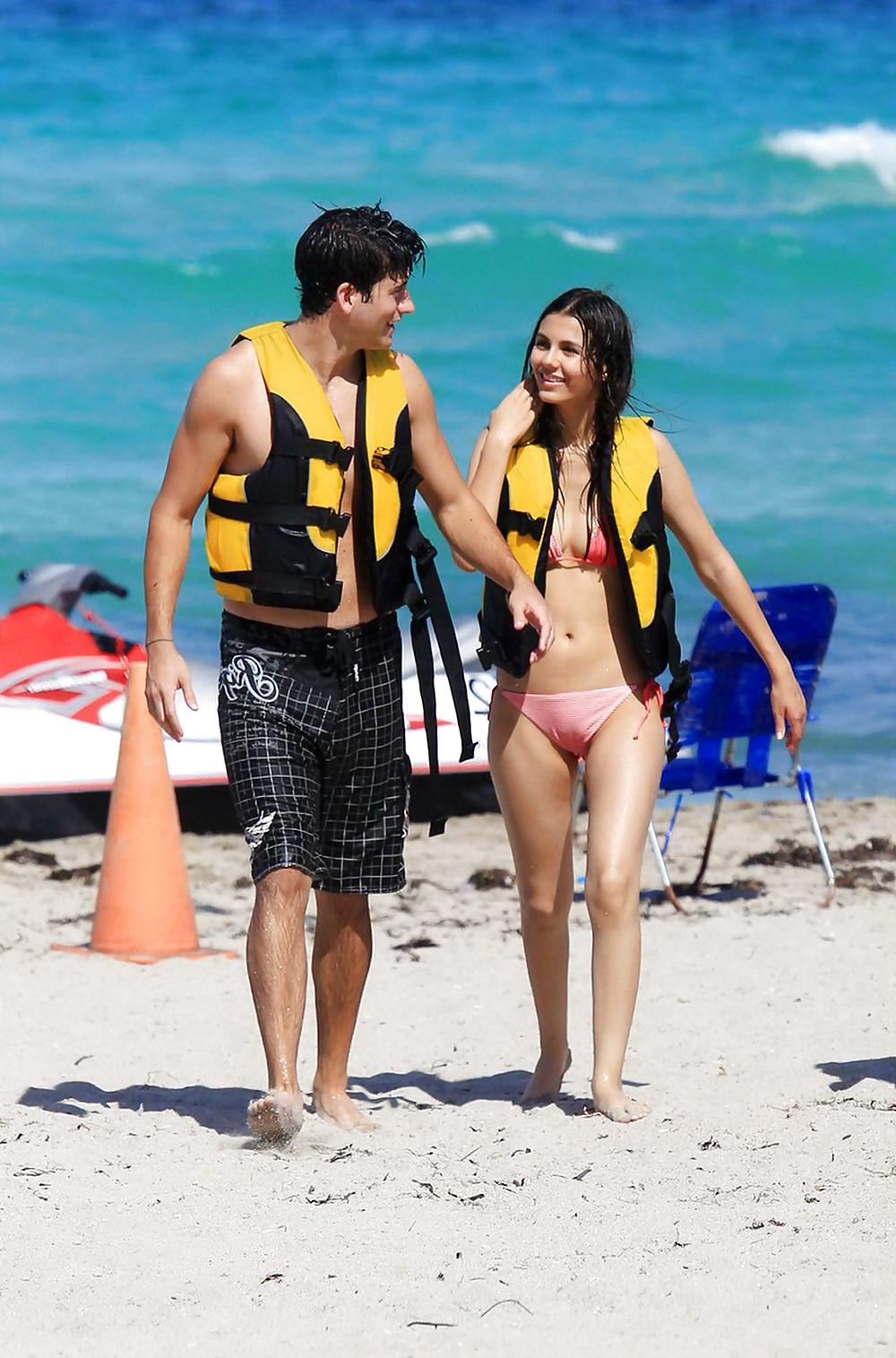 25P Look How Sexy Victoria Justice Pussy