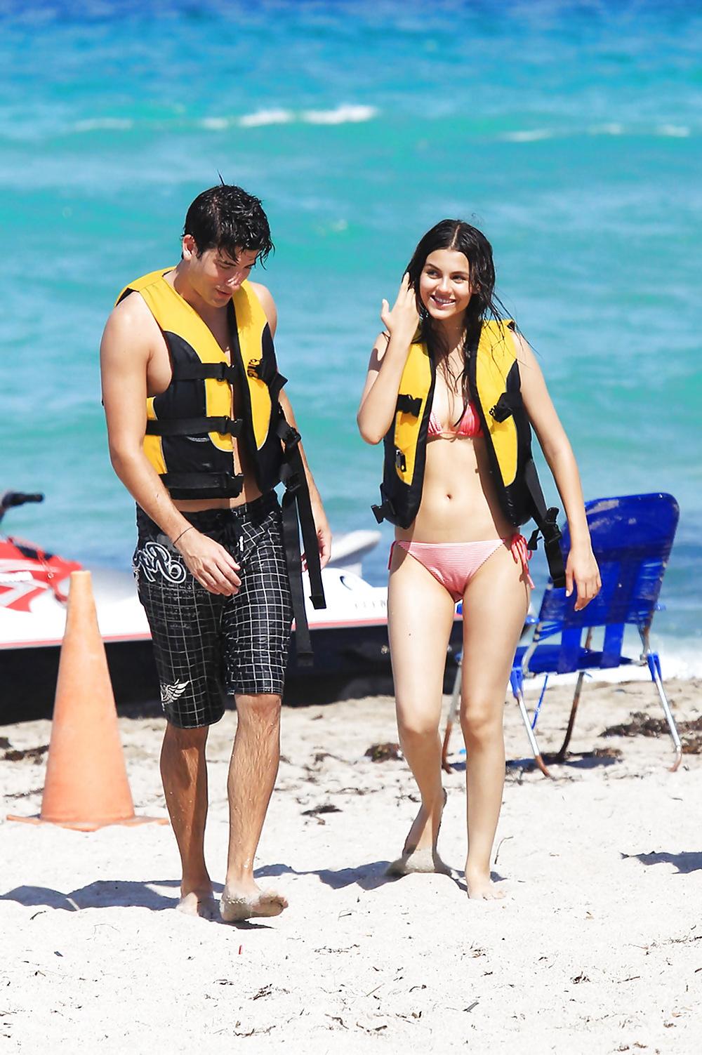25P Look How Sexy Victoria Justice Pussy
