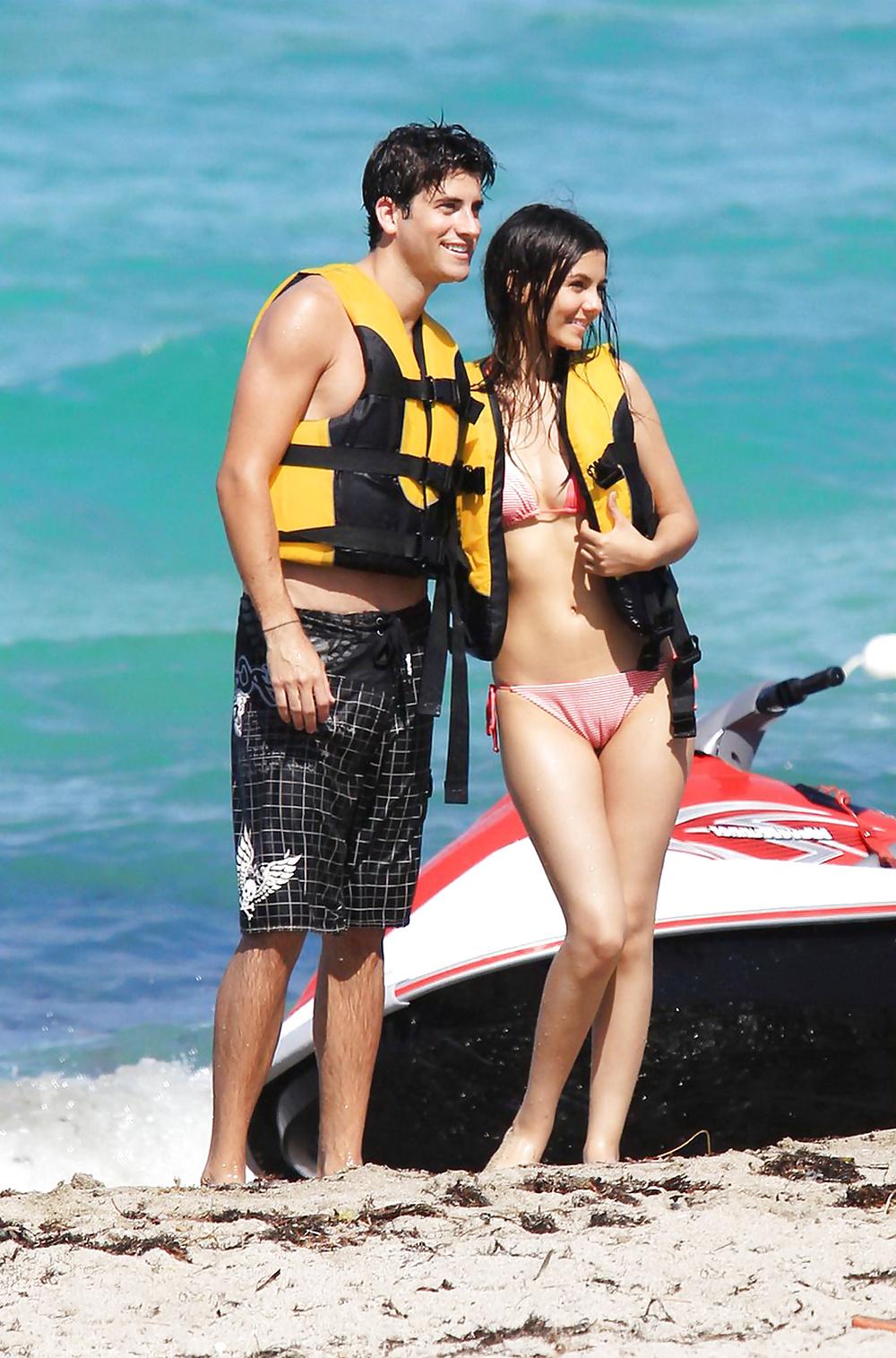 25P Look How Sexy Victoria Justice Pussy