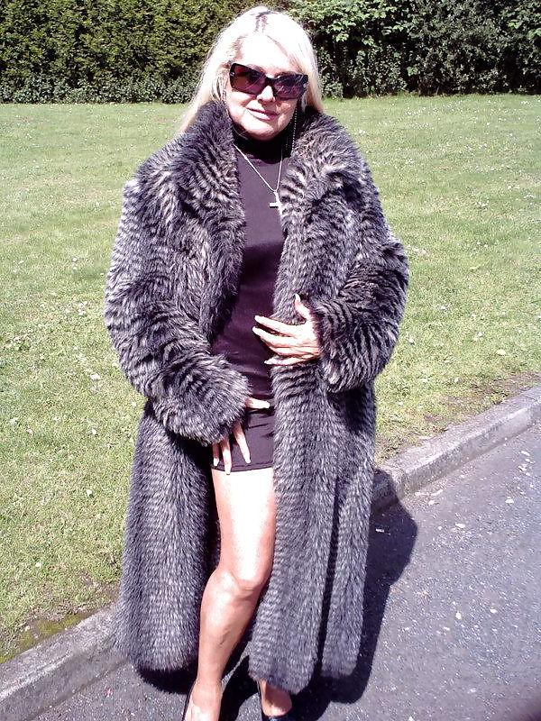 25P Louise-Fur mistress 