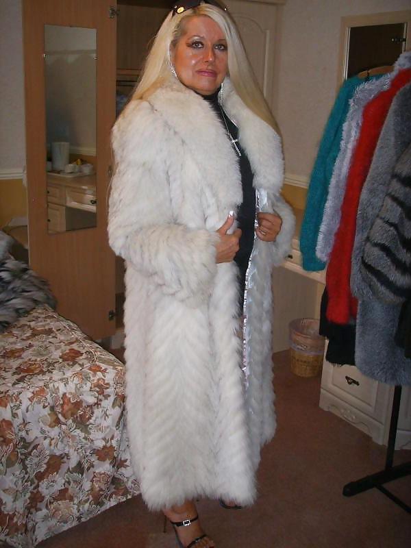 25P Louise-Fur mistress 