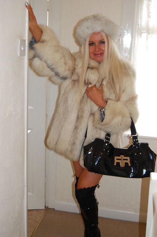 25P Louise-Fur mistress 