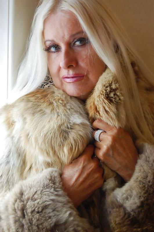 25P Louise-Fur mistress 