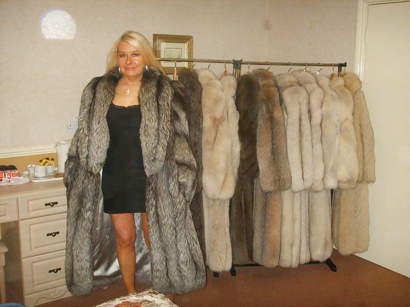 25P Louise-Fur mistress 
