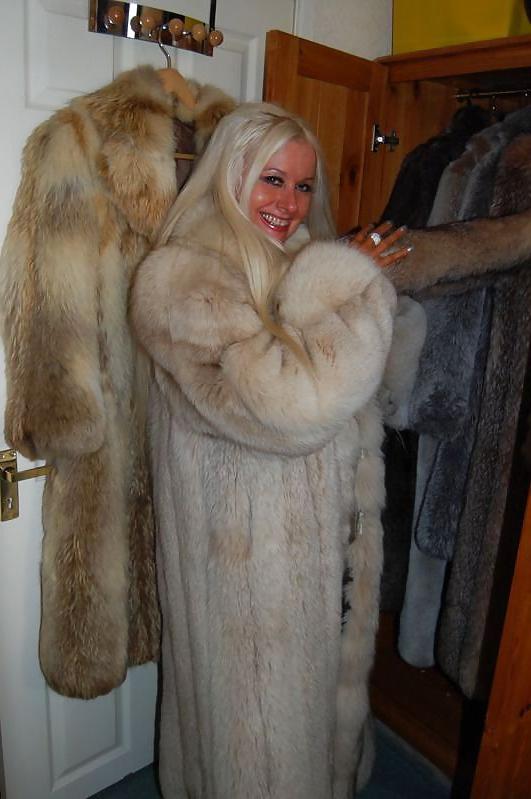 25P Louise-Fur mistress 