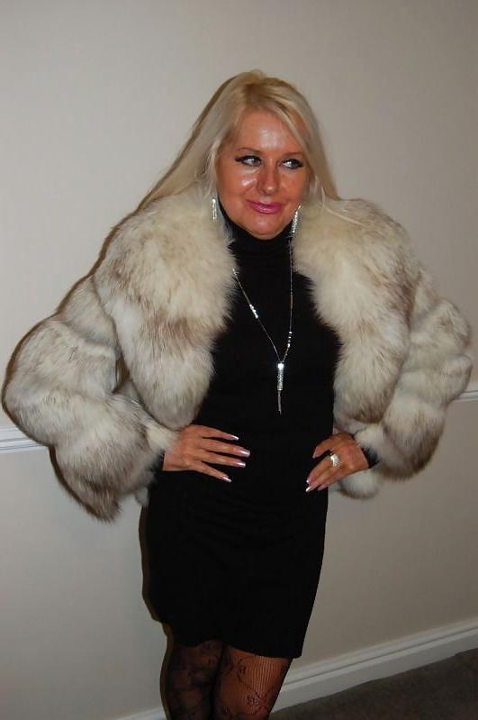 25P Louise-Fur mistress 