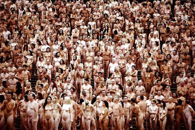 25P Spencer Tunick - Naked World