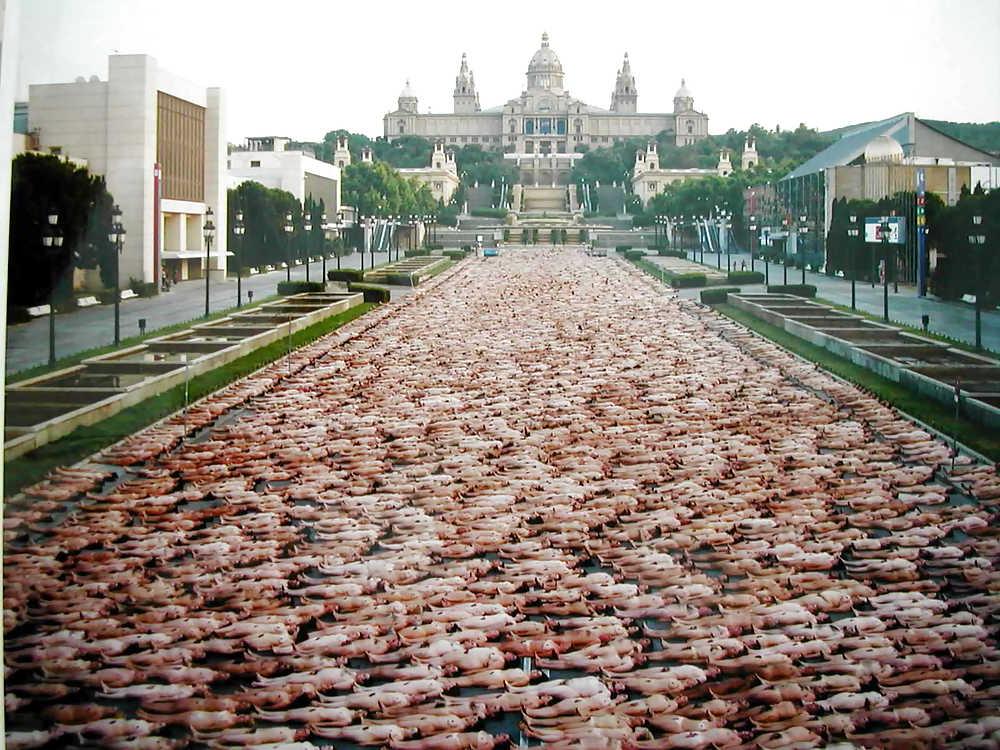 25P Spencer Tunick - Naked World