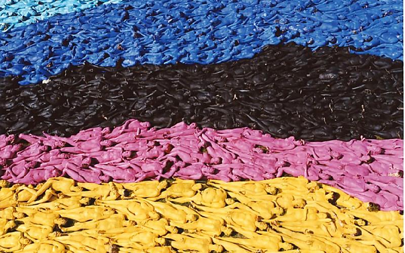 25P Spencer Tunick - Naked World