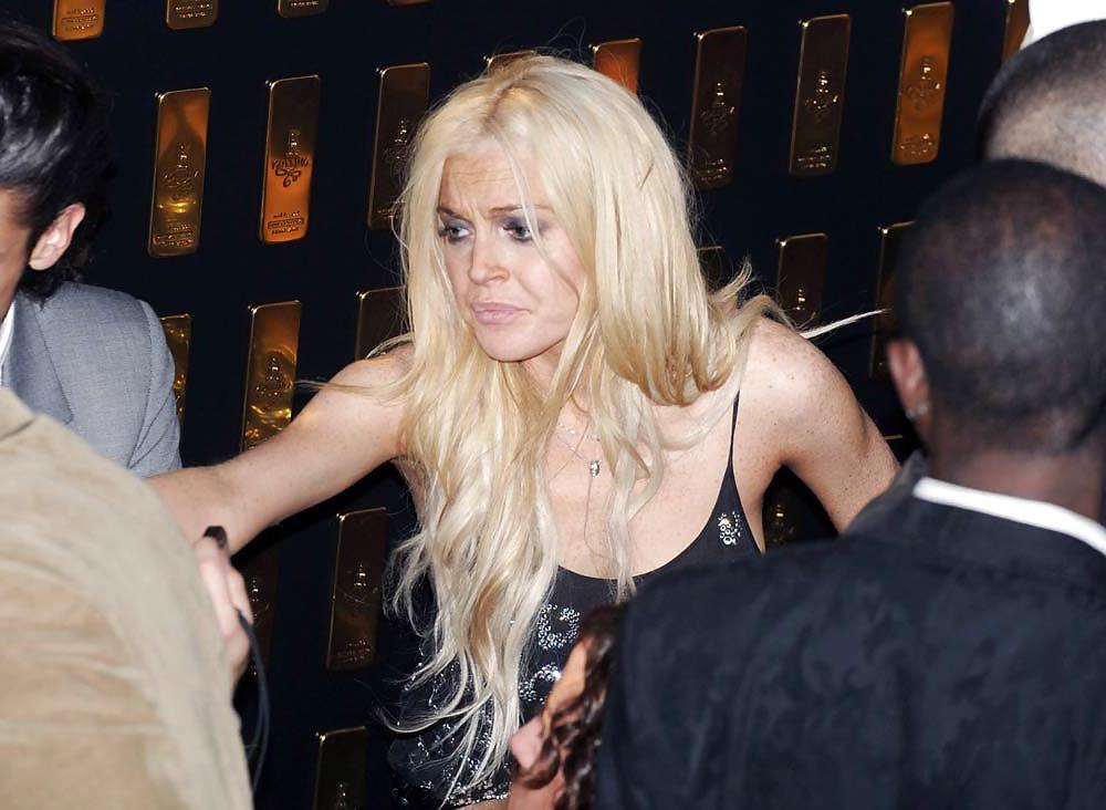 18P Lindsay Lohan ... Busta Rhymes Show 2009