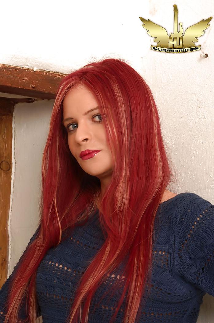 25P Sexy redheaded shemale